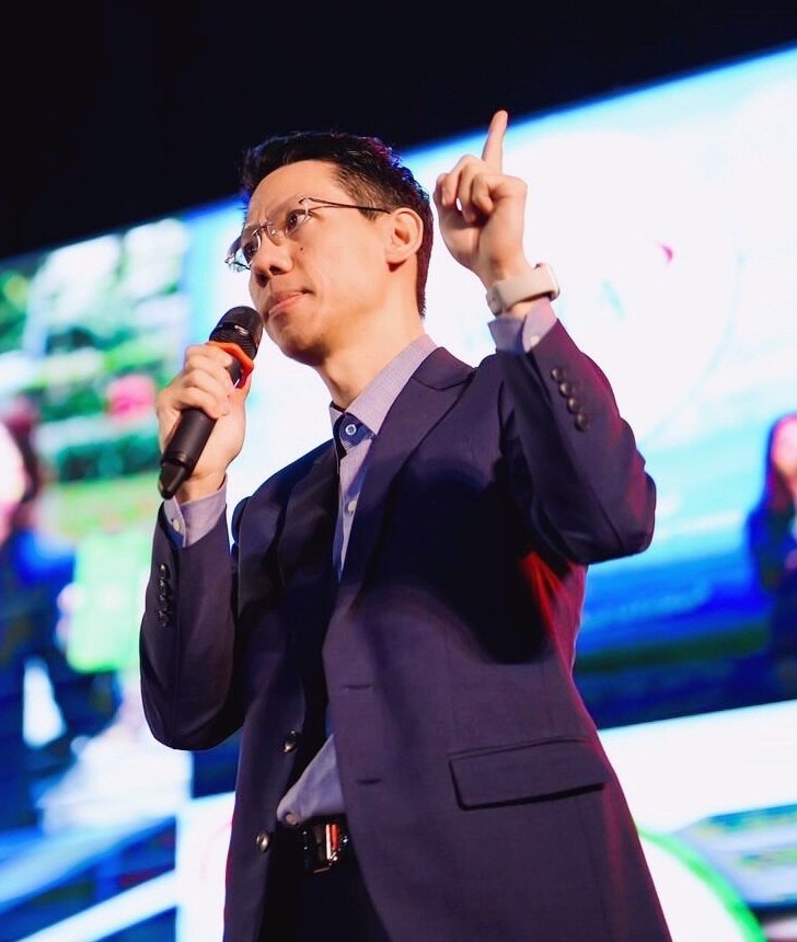 Kumpol Buriyameathagul (Dr.A), Ph.D. speaking on stage